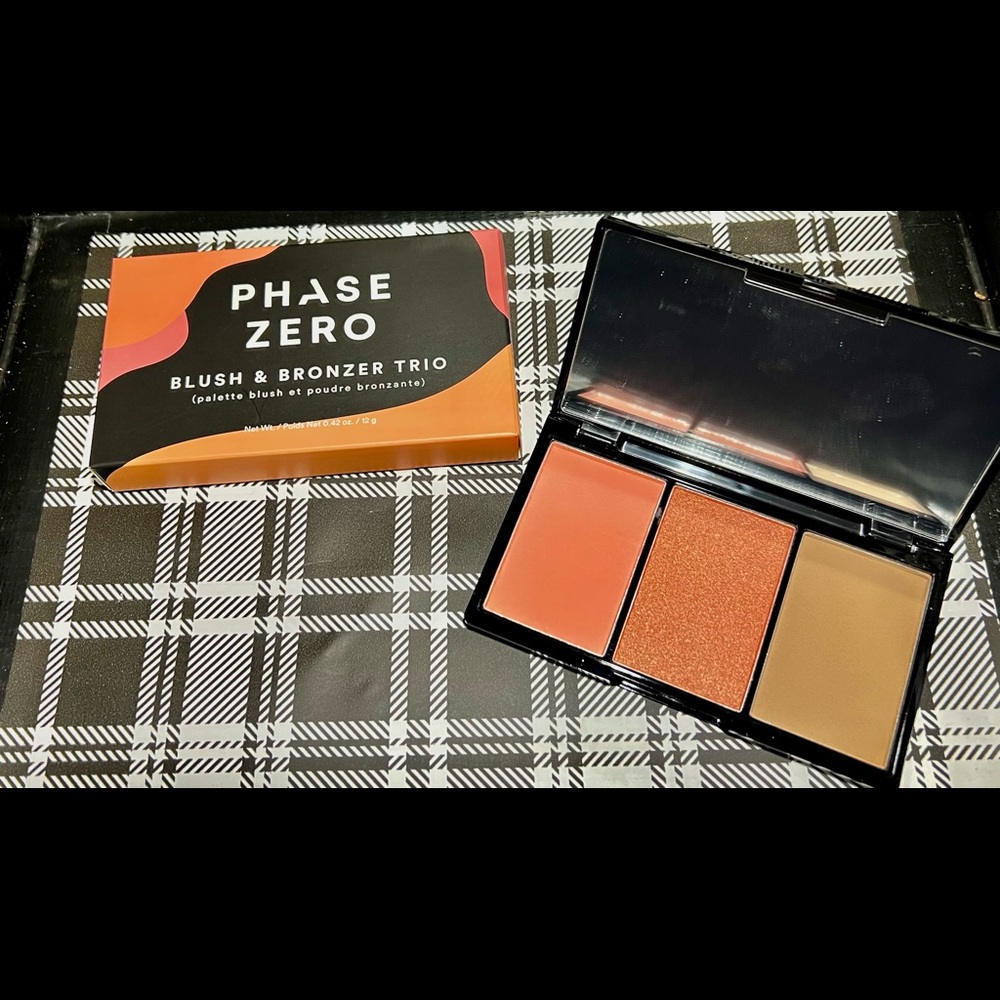 •NIB• 3-In-1 Face Palette